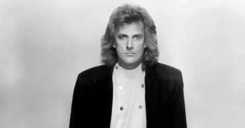 peal3-1776789362-5892-quiz-tommy_james_hed618076