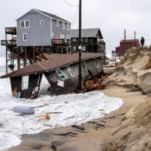 getty_outerbankshouse_102925342905