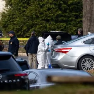 getty_fbipipebombersearch_123025611406