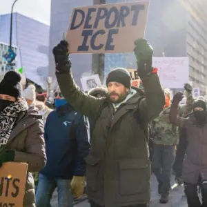 getty_iceprotestsmn_012626943092