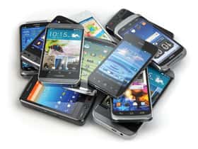 choose-mobile-phone-heap-of-the-different-smartphones-3d-4