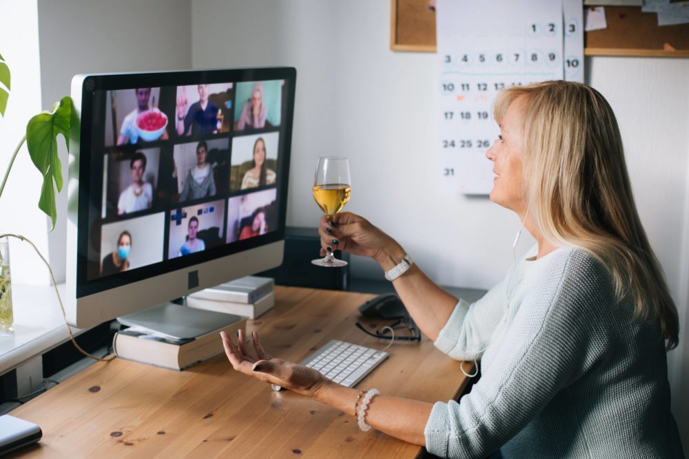 virtualhappyhourparty-videoconferenceget-togetheronlinemeetingwith