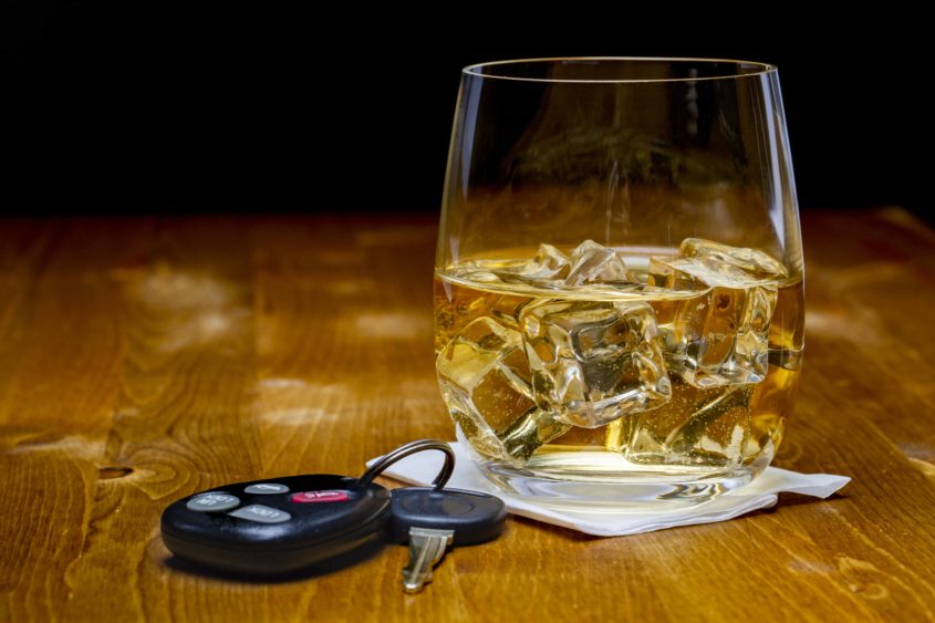 alcoholdrinkandkeys-drinkinganddrivingconcept