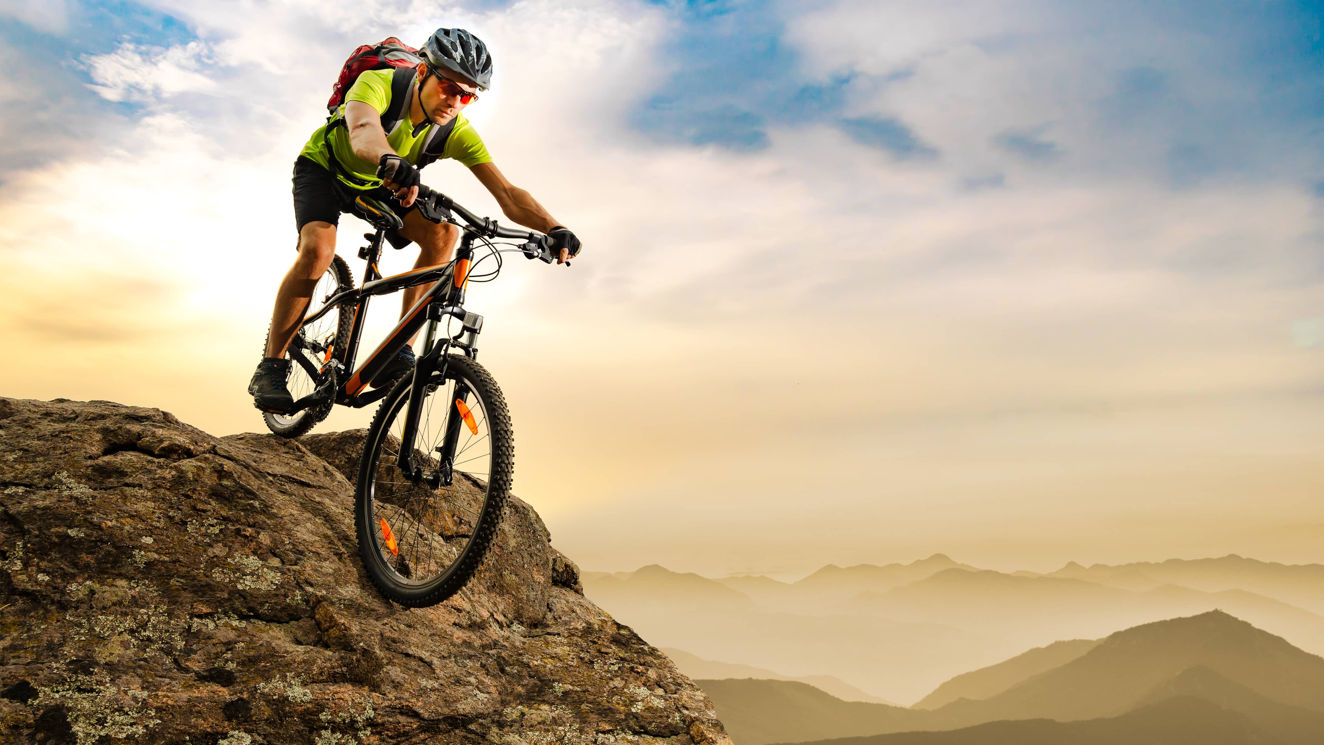 cyclistridingthebikedowntherockatsunrisein