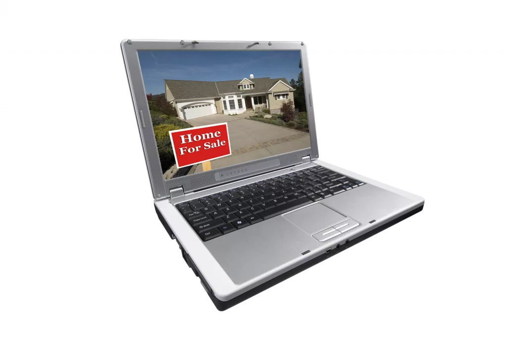 laptopcomputerisolatedonwhitepictureonthescreenofhome