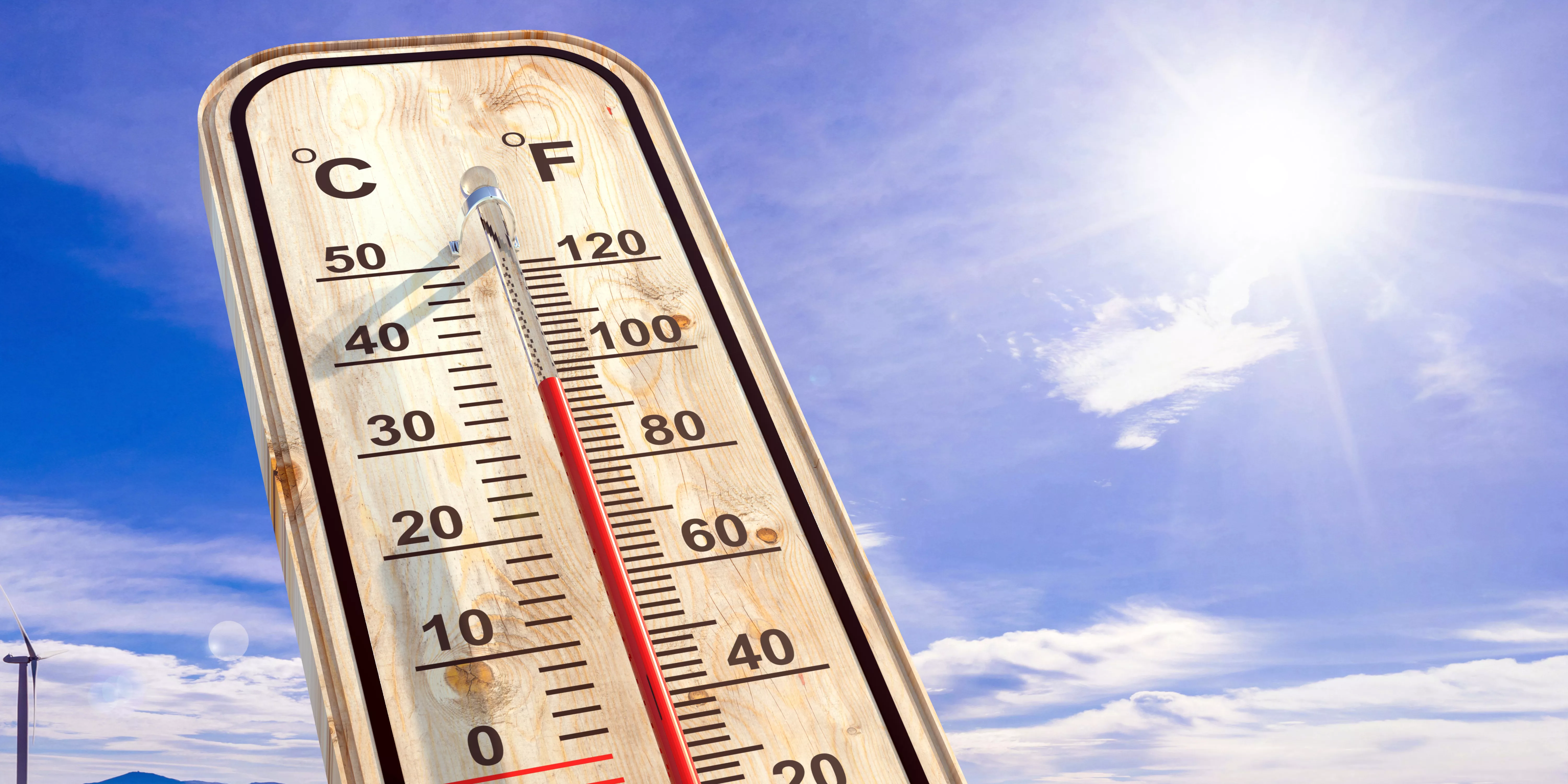 summerheathightemperatureoutdoorshotdesertweather-thermometerreaching