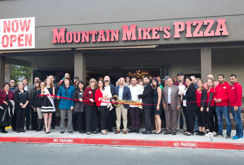 mountain-mikes-ribbon-cutting