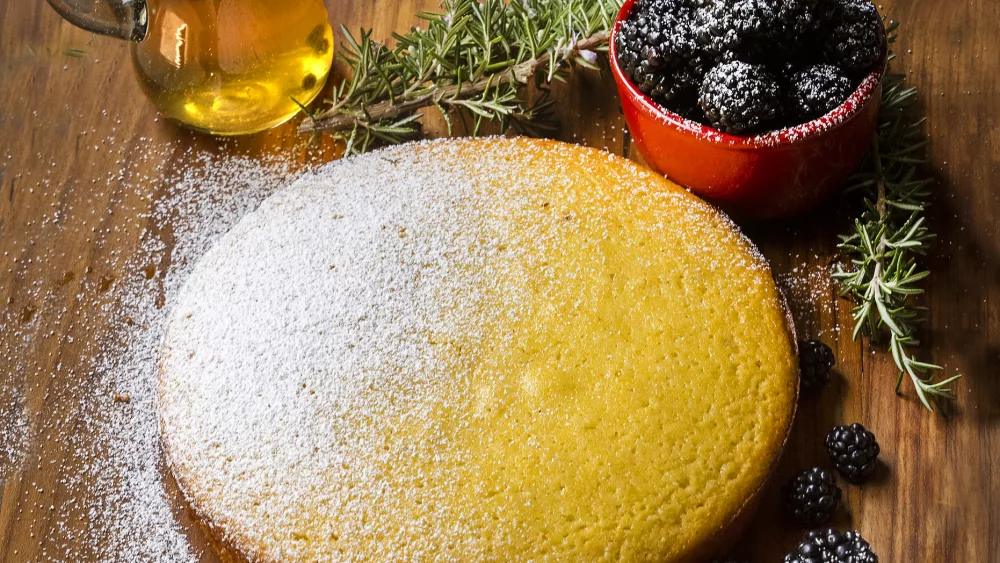 lemon-polenta-cake-with-rosemary-syrup