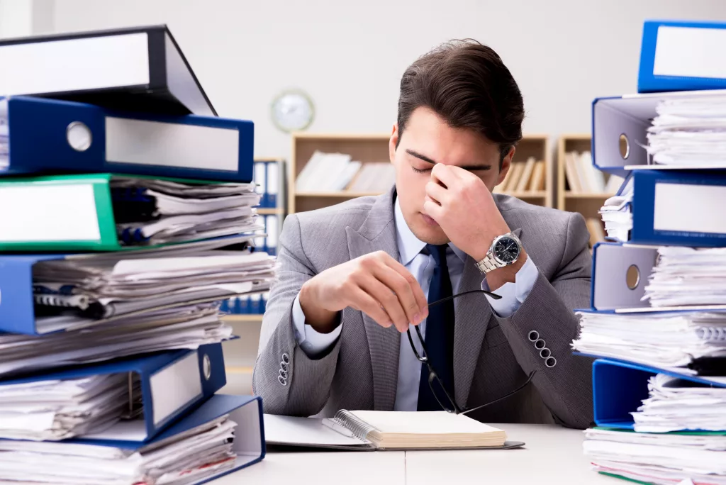 busybusinessmanunderstressduetoexcessivework