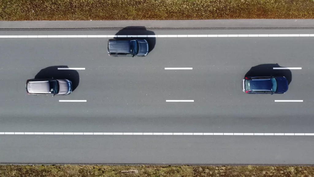 aerialtopdownphotoofathreelanemajorhighway