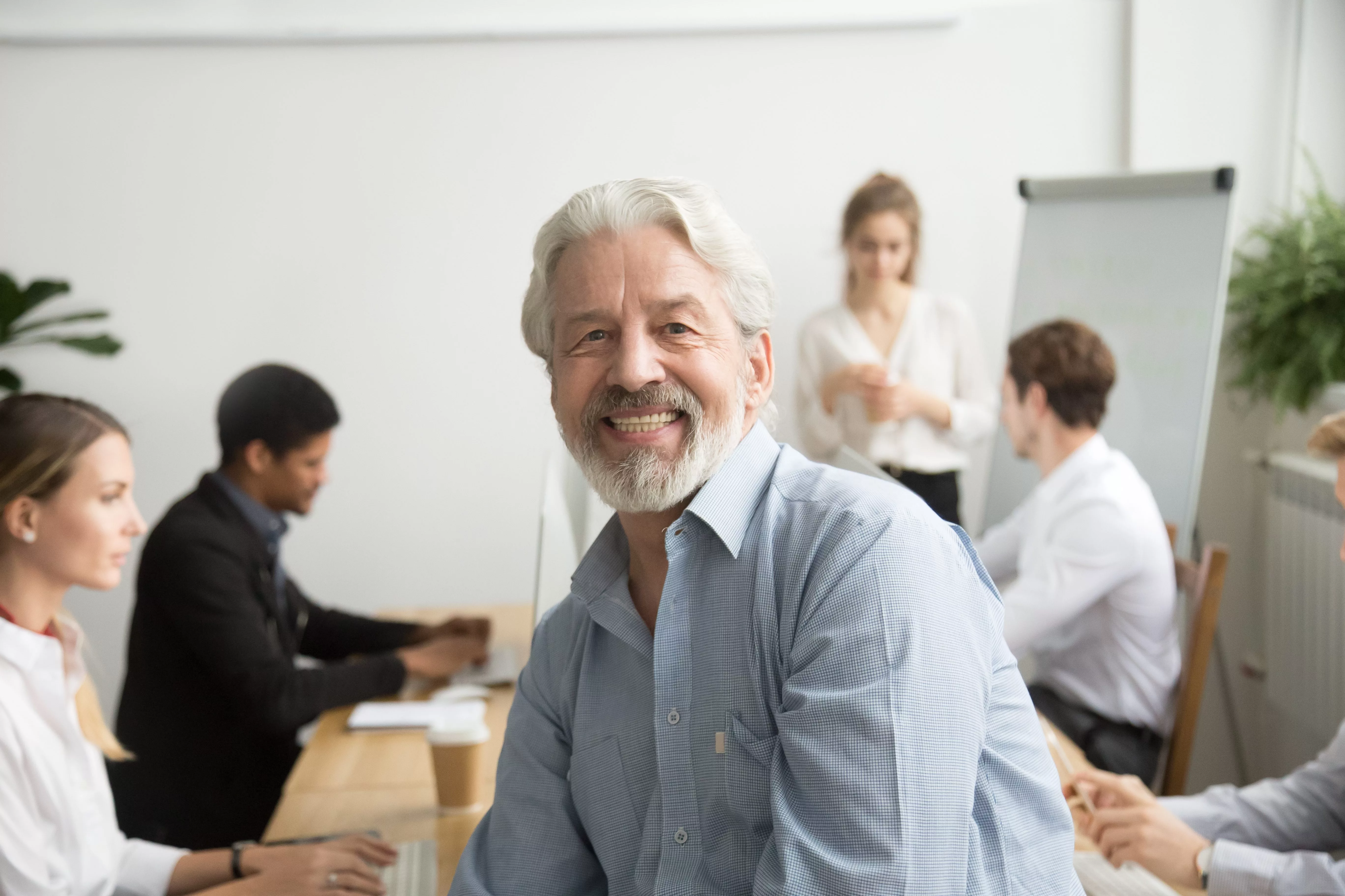smilingmaleseniorteamleaderagedteacherlookingatcamera