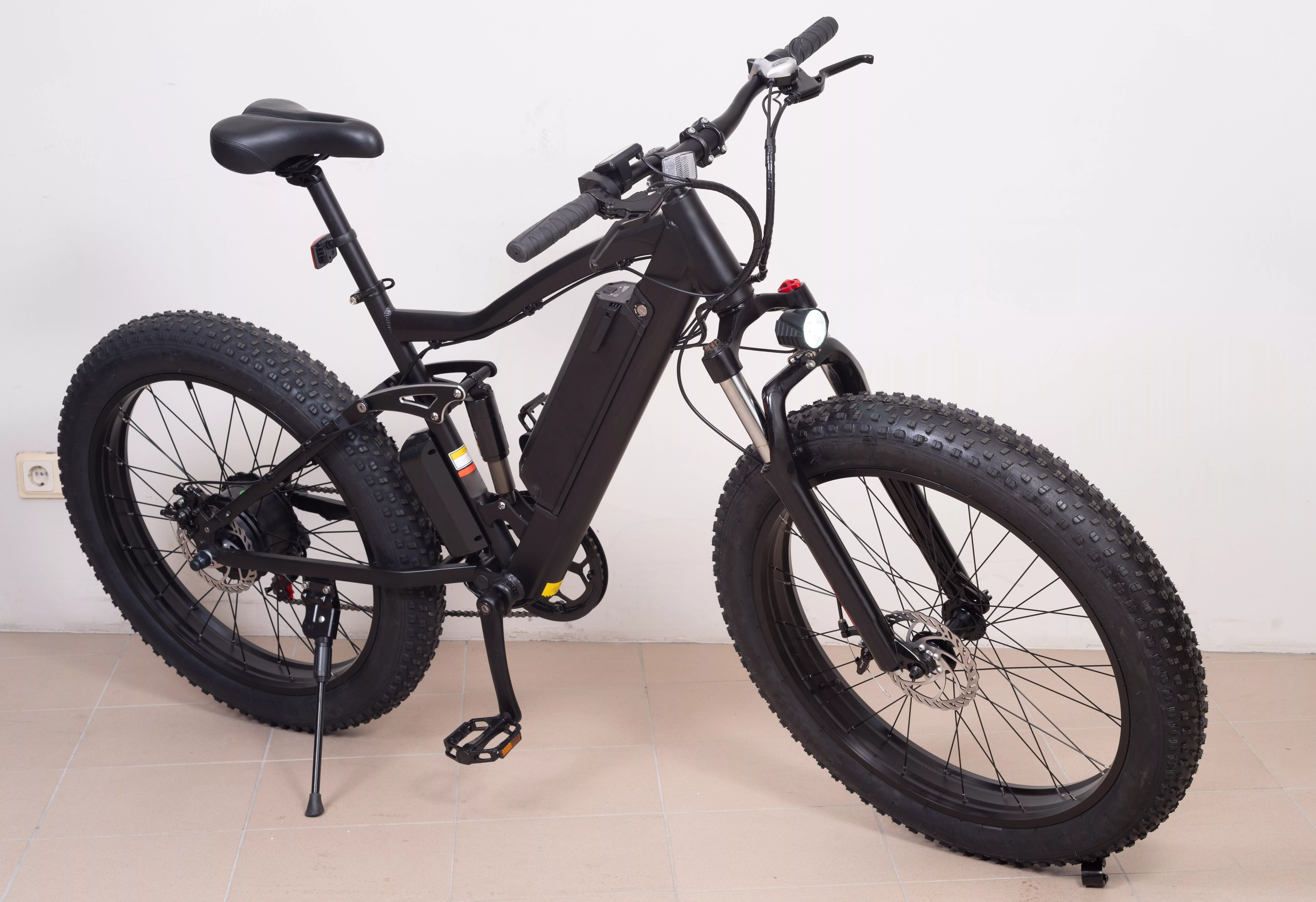 modernblackbicyclewiththickwheelsandanelectricmotor