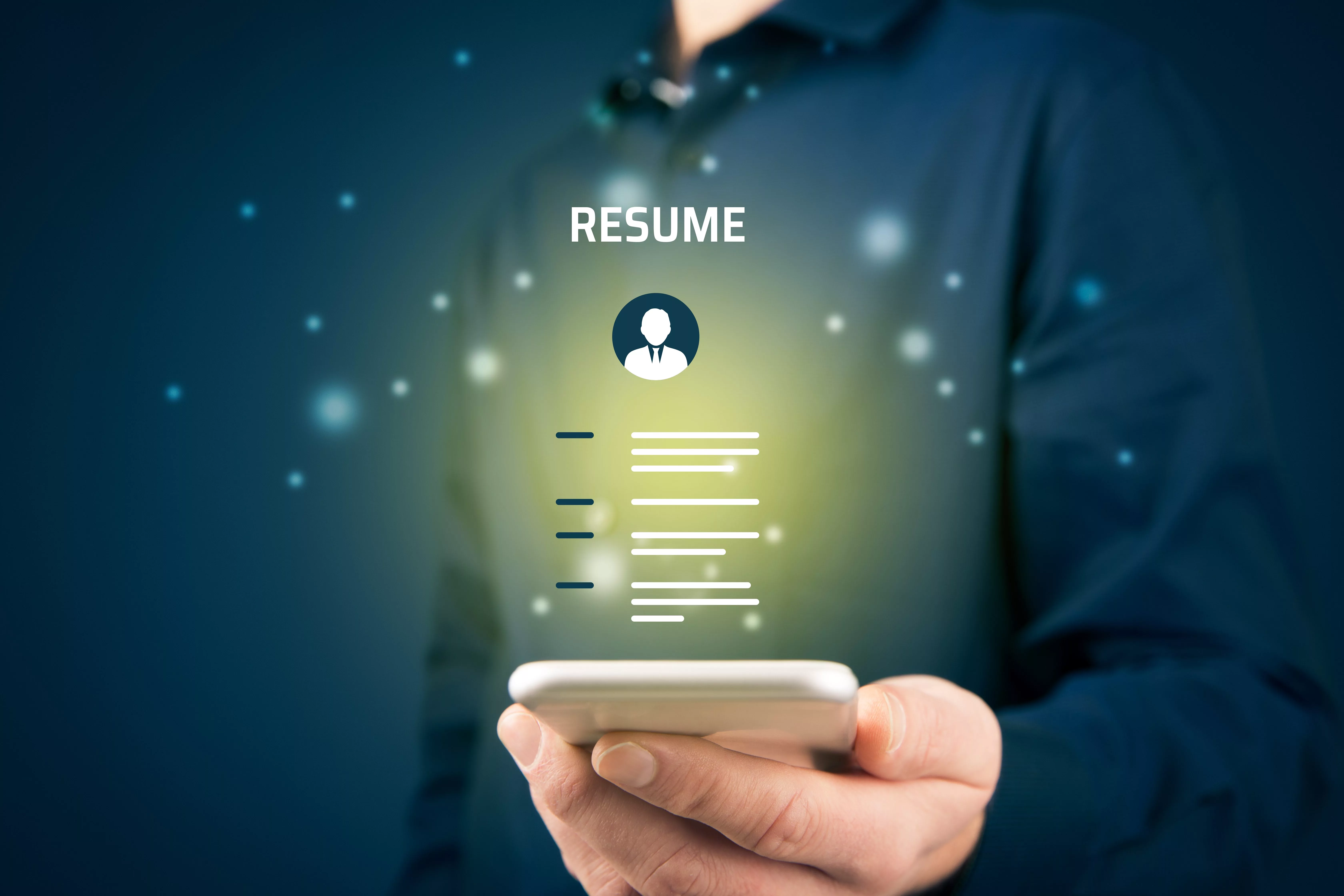 humanresourcesrecruiterreadresumeonsmartphone-recruitingand