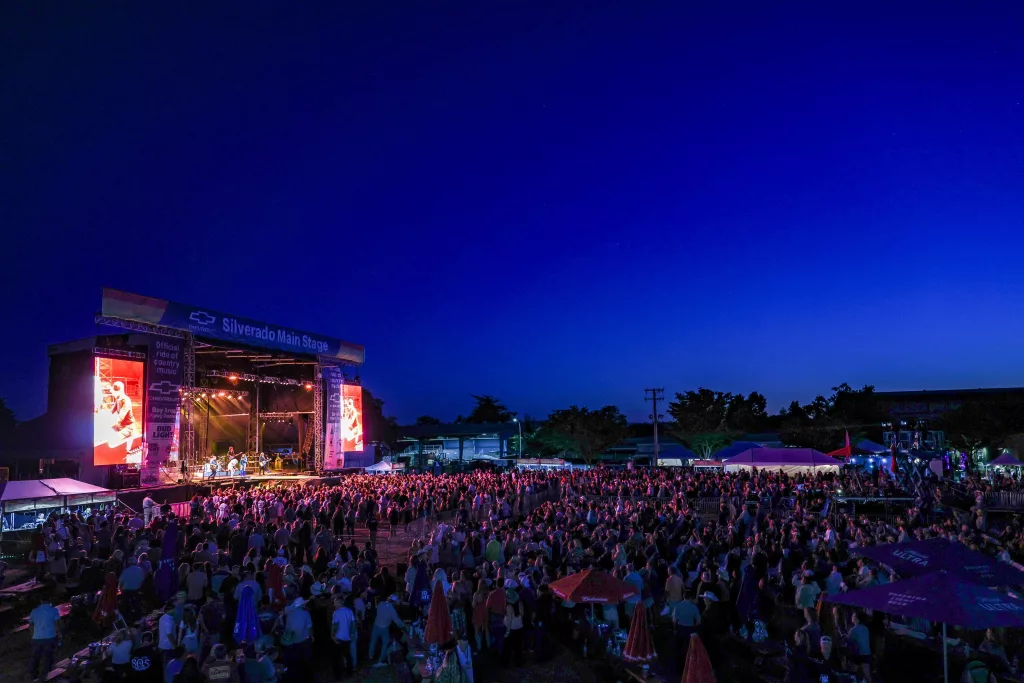 2024-06-15-cs-d2-g-763_stage-crowd_lead