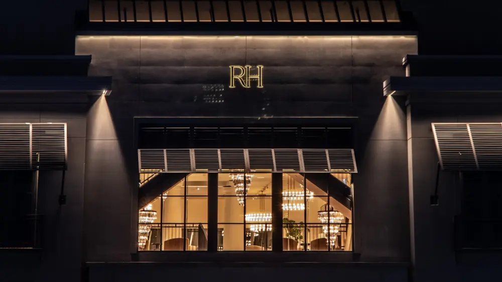 torontoontario-november262024exteriorofrestorationhardware