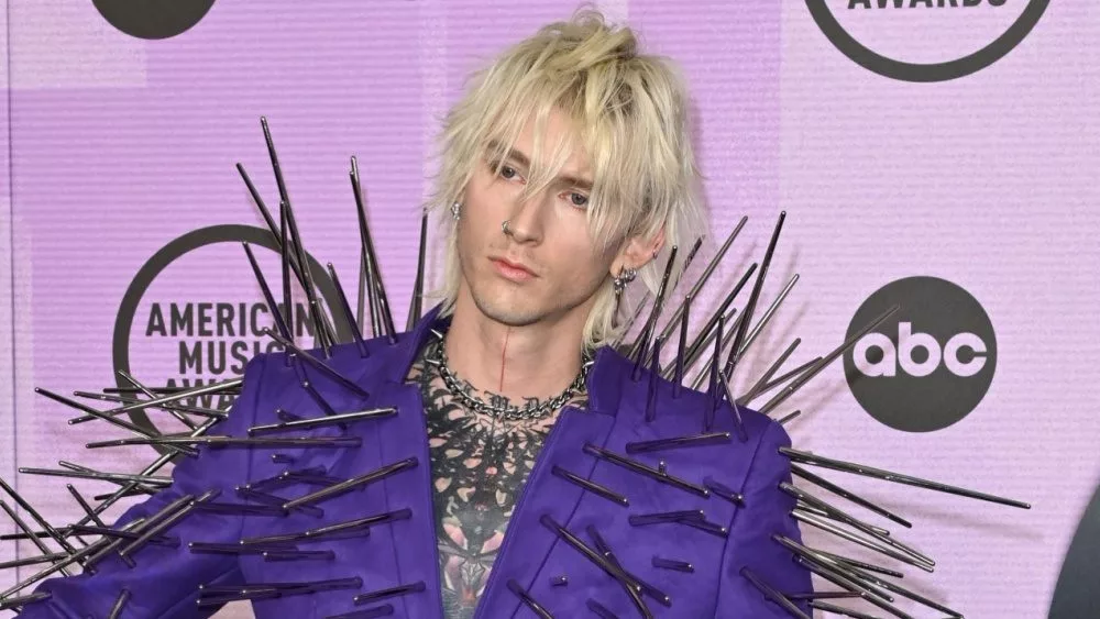 Machine Gun Kelly (MGK) at the 2022 American Music Awards at the Microsoft Theatre. LOS ANGELES^ CA. November 20^ 2022