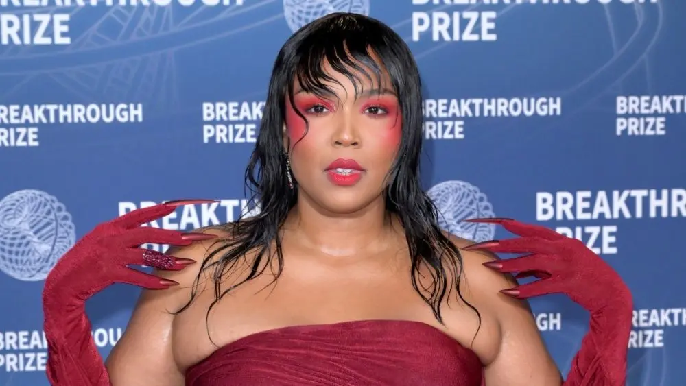 Lizzo at the 11th Breakthrough Prize Awards at Barker Hangar. Santa Monica^ CA. 02MAR2025