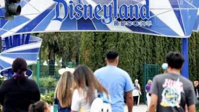 id5632371-disneyland-600x400867868-1