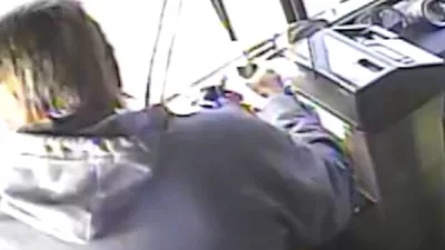 id5746779-passengers-save-bus-from-crashing-after-driver-suffers-medical-emergency-600x400679238-1