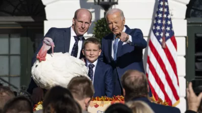 id5765885-11252024-dsc01247-biden-thanksgiving-2024-600x4003109-1