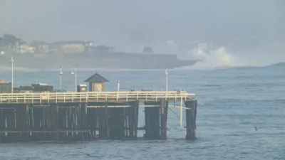 id5781228-santa-cruz-wharf-ap24359035950109-600x400254632-1