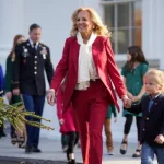 id5766469-gettyimages-2186853298-jill-biden-receives-white-house-christmas-tree-600x400357052-1