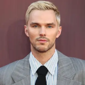 See the trailer for ‘How to Rob a Bank’ starring Nicholas Hoult, Zoë Kravitz