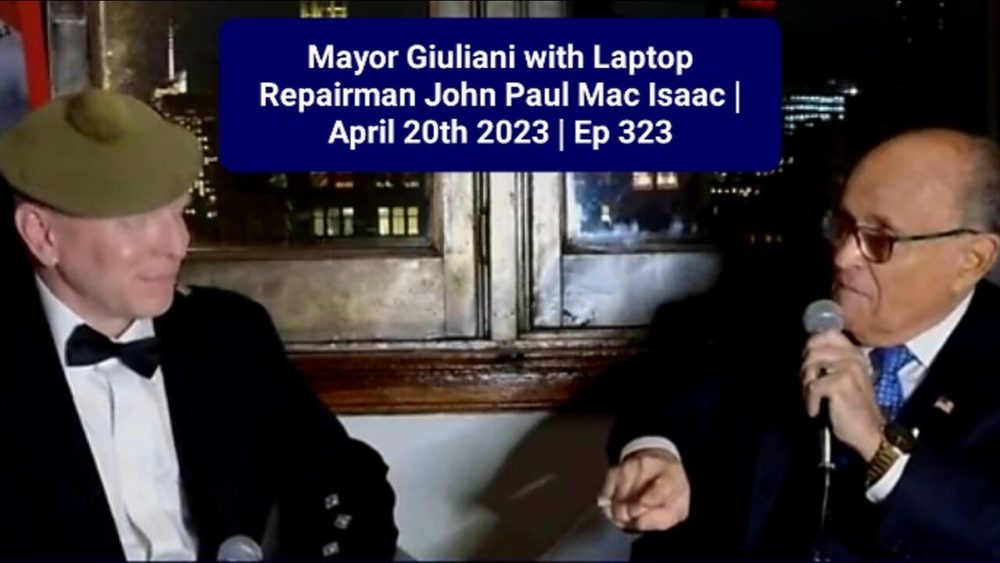 ynvjj-qr4e-small-mayor-giuliani-with-laptop
