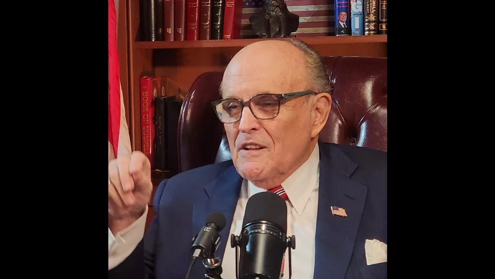 ltpxn-qr4e-small-americas-mayor-live-e270-fb