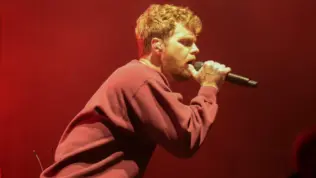 Alex Warren performs in Hollywood^ Florida^ on October 8^ 2025. The performance was part of his Cheaper Than Therapy world tour.