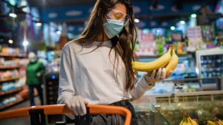 the-girl-with-surgical-mask-is-going-to-buy-bananas