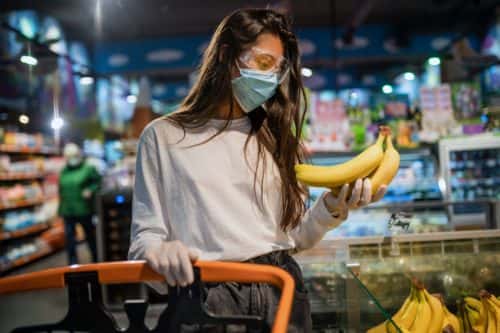 the-girl-with-surgical-mask-is-going-to-buy-bananas