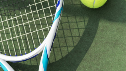 tennis-balls-on-a-tennis-court