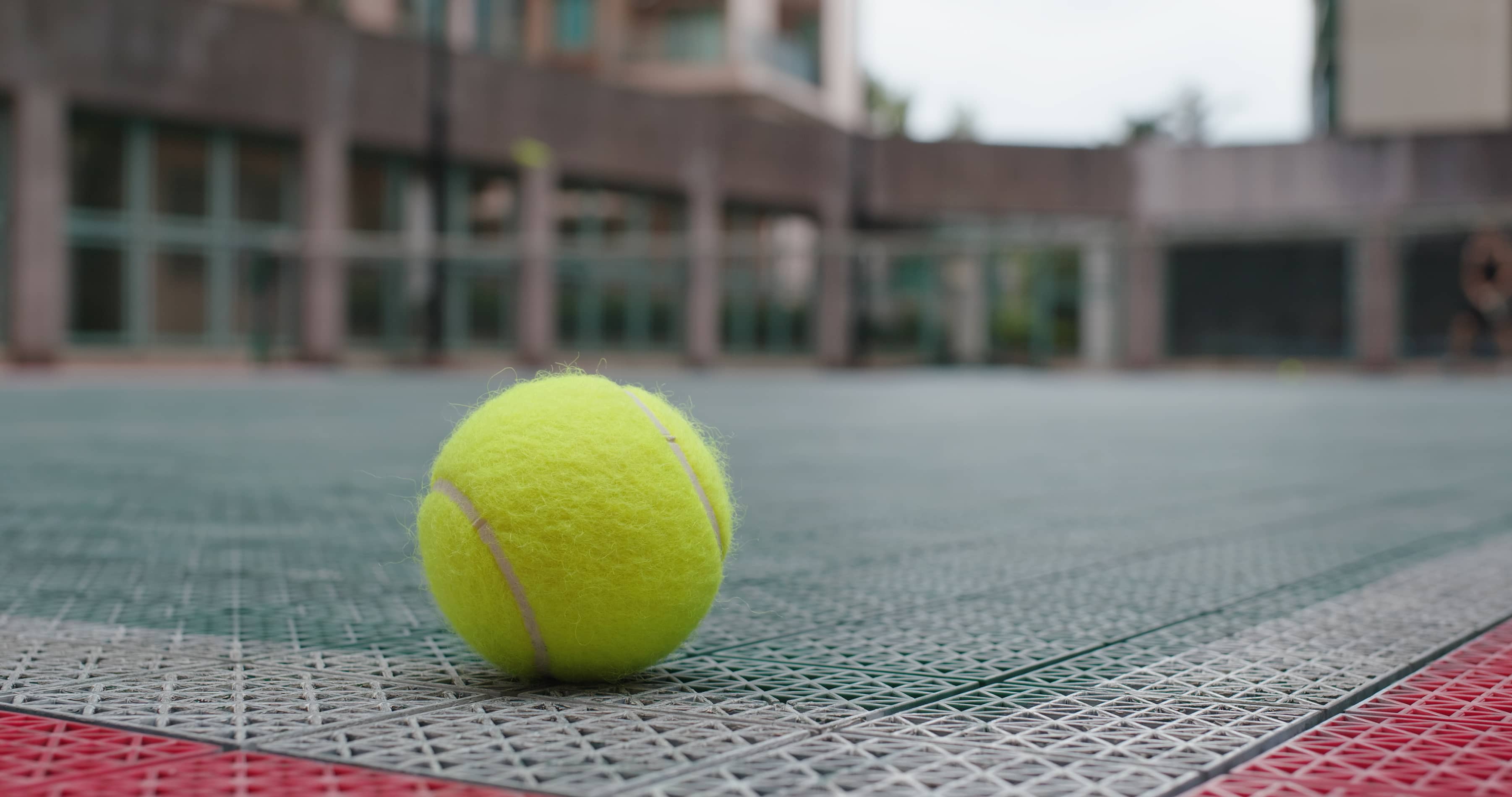 tennis-ball-on-a-tennis-court