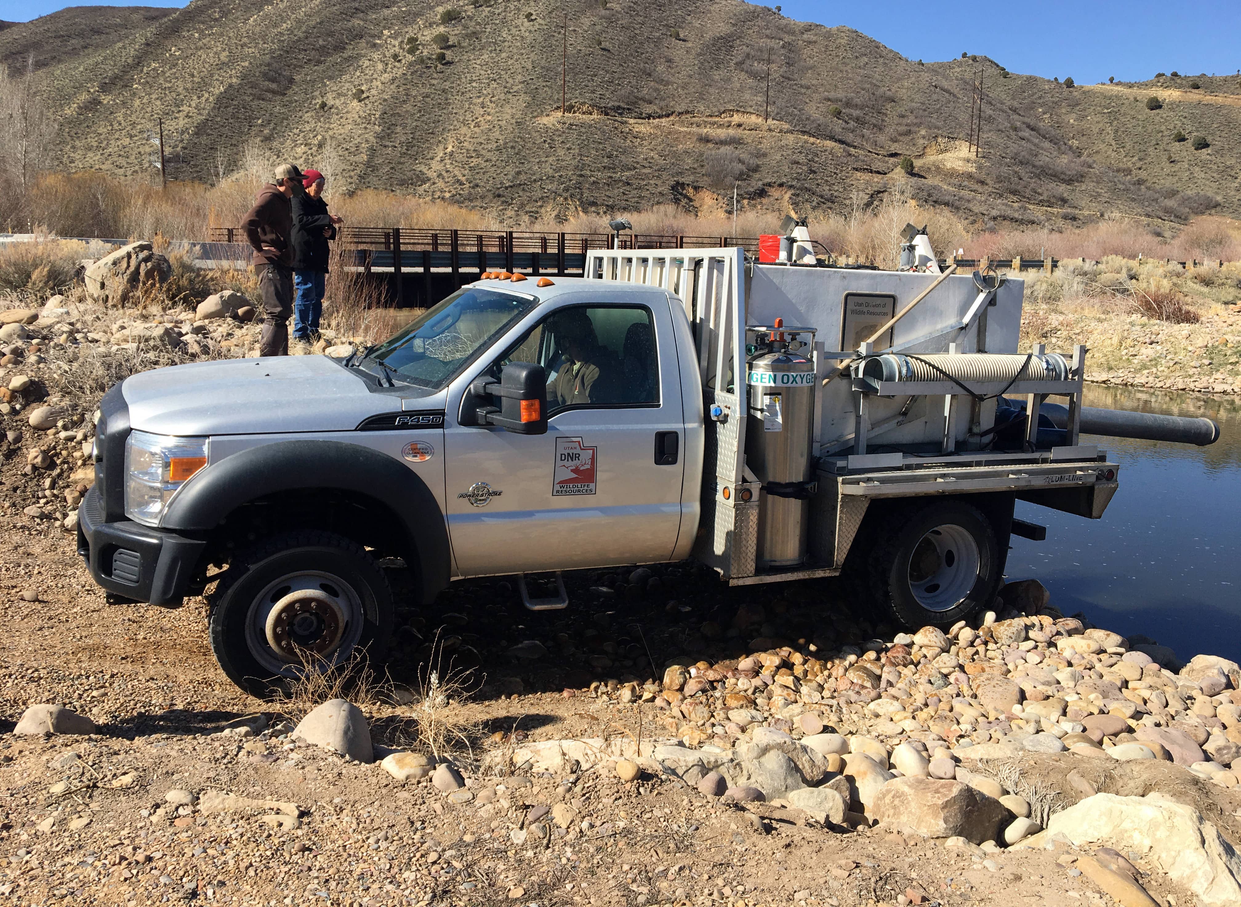 mark_hadley_4-22-2021_midway_state_fish_hatchery_stocks_24000_3-inch_kokanee_salmon_into_weber_river_inlet_to_rockport_reservoir_3