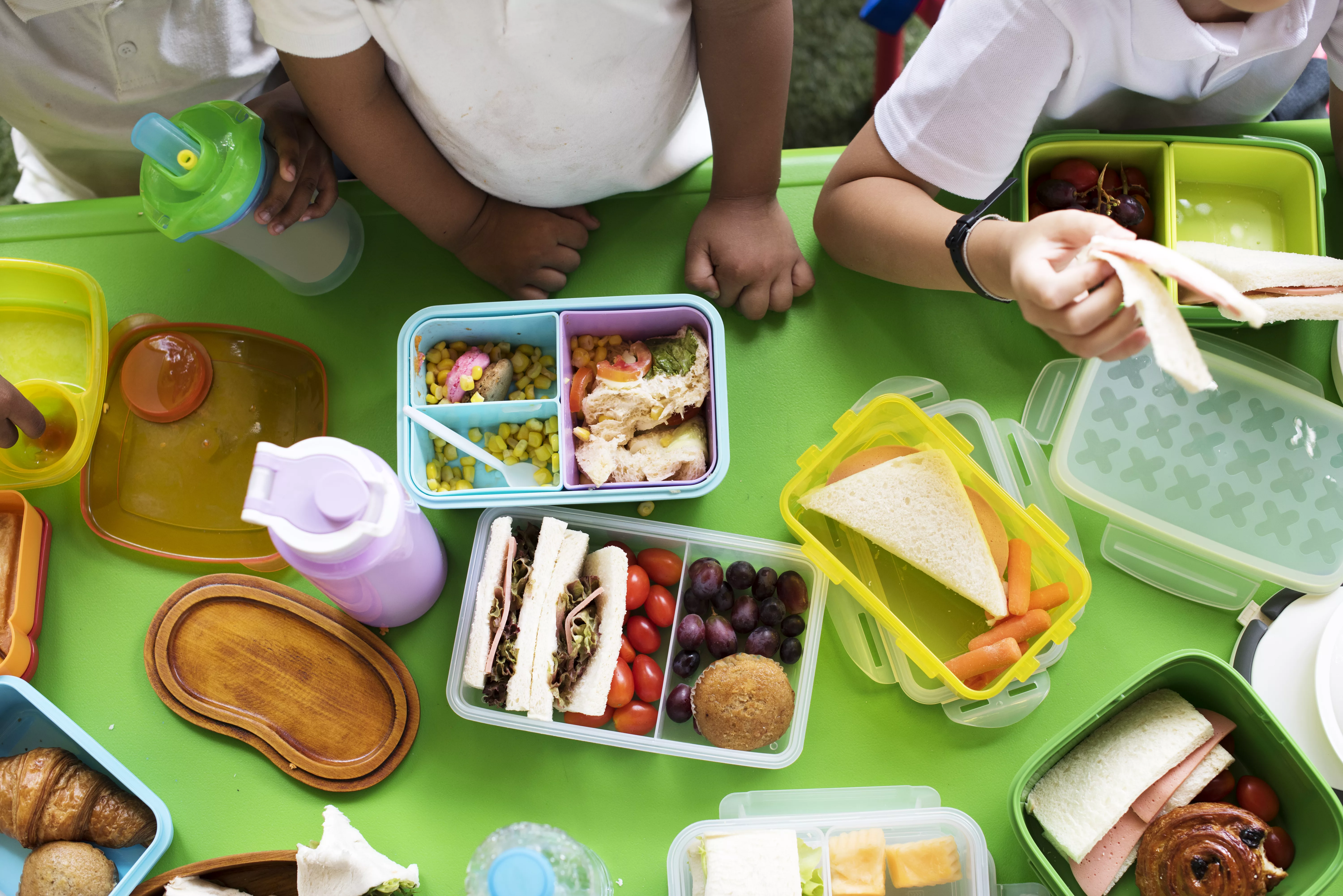 happy-kids-at-elementary-school