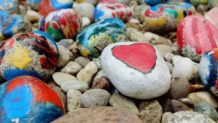 painted-rock-with-a-heart-on-display-in-a-garden-2022-11-02-19-28-02-utc