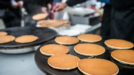 delicious-pancakes-on-sale-on-the-street-food-market