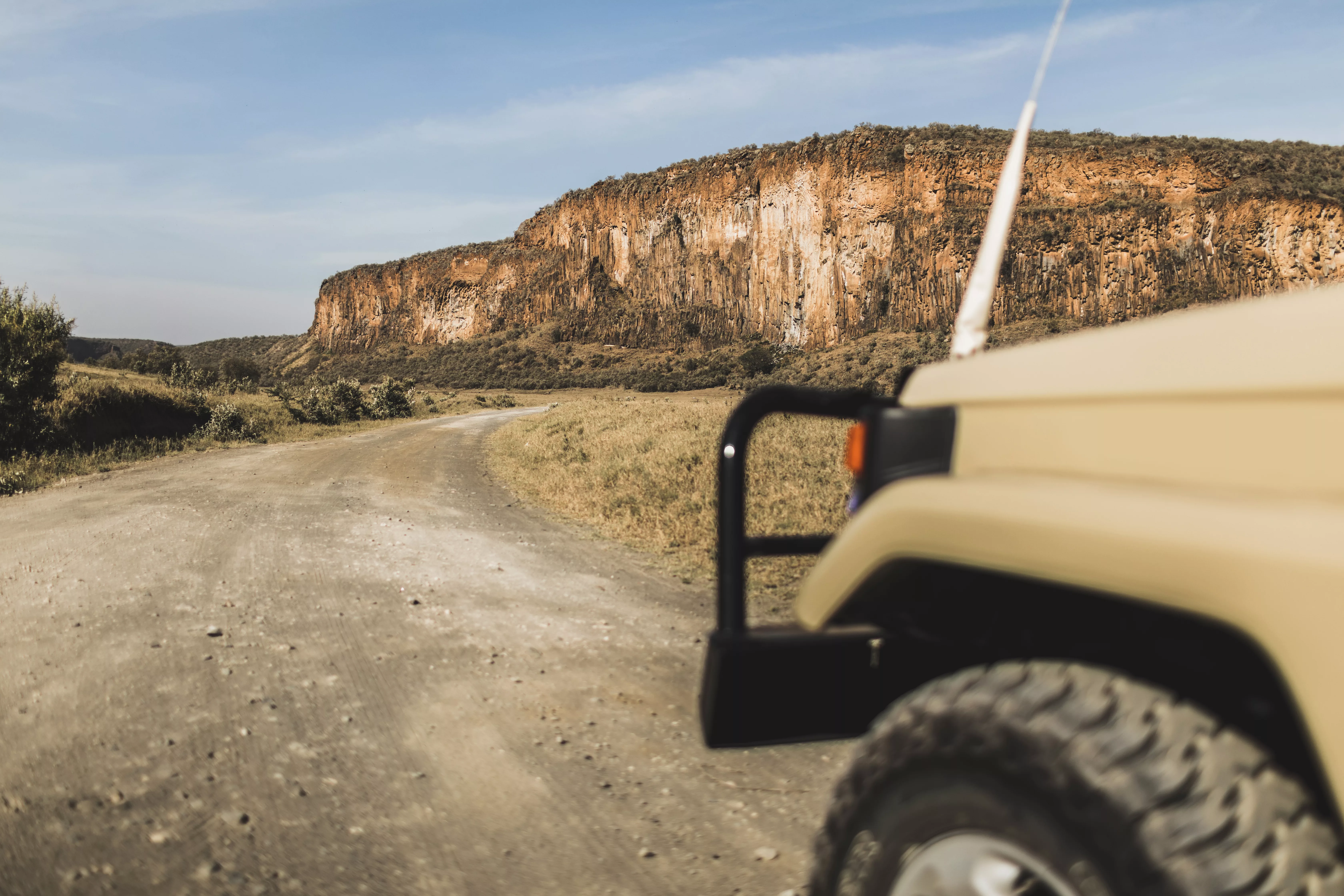 safari-in-hells-gate-national-park-in-kenya-off-road-jeep-car