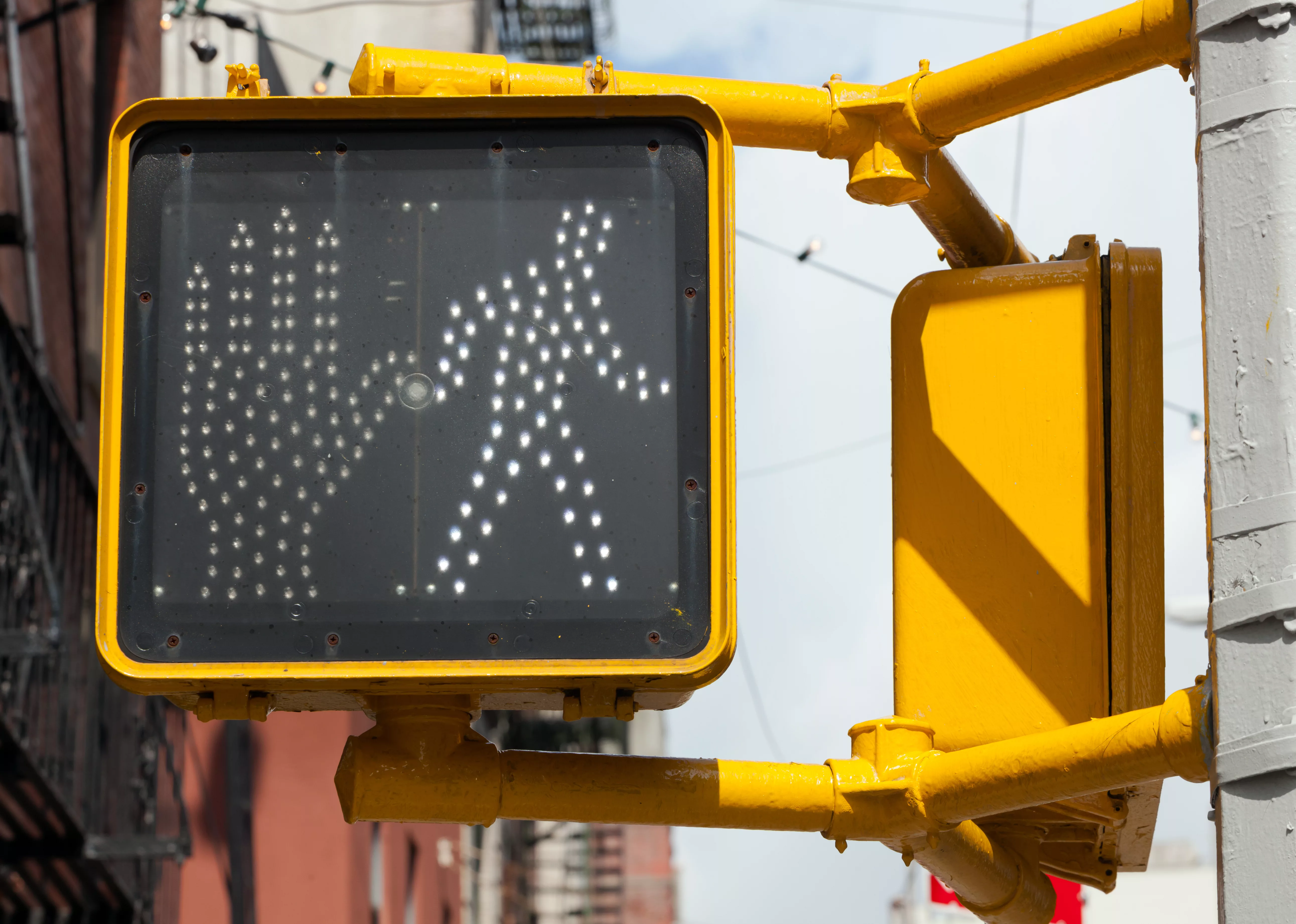 pedestrian-traffic-light-in-new-york