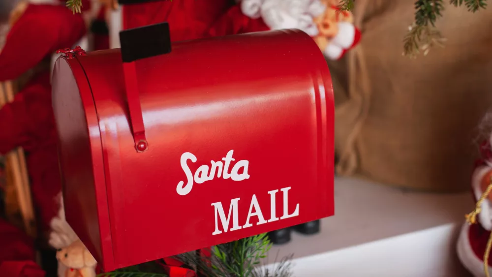 santa-mail-red-mailbox-2023-11-27-05-34-26-utc