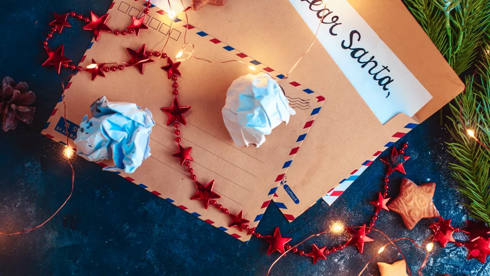 letters-to-santa-concept-christmas-flat-lay-with-fairy-lights-star-shaped-cookies-and-tea-christmas-still-life-from-above-with-contrast-colors-and-copy-space