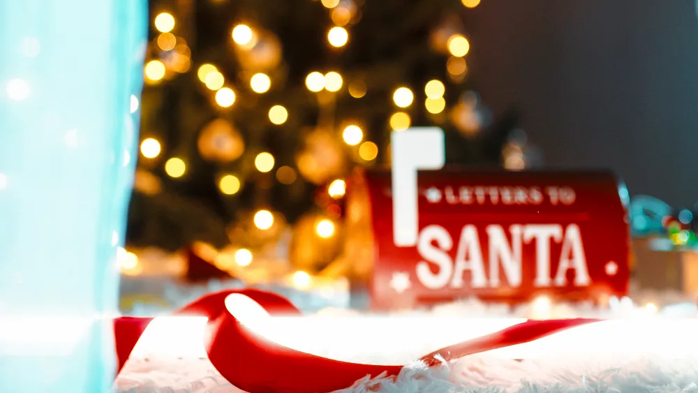 santa-claus-red-letter-box