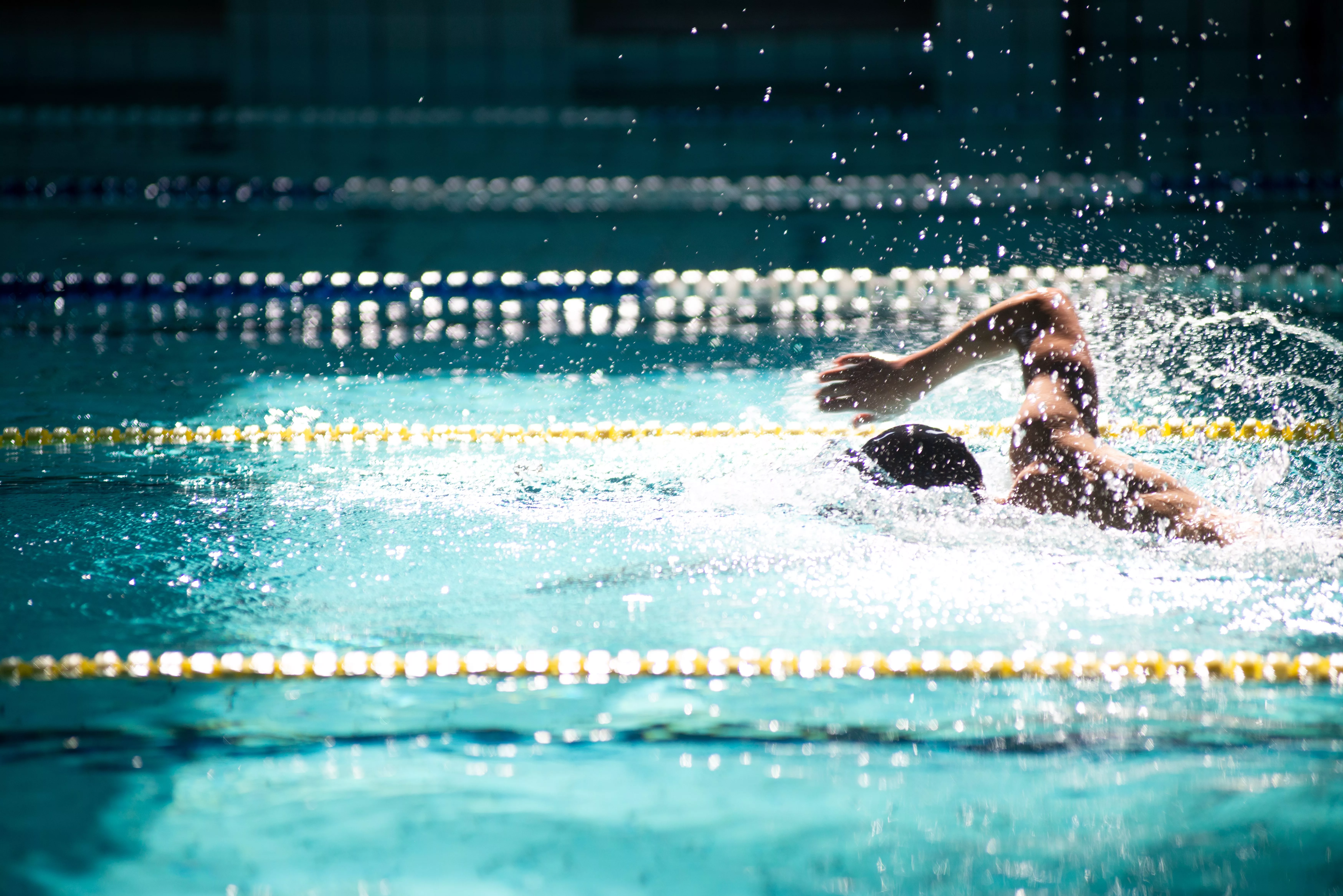 swimmer-swims-freestyle-in-the-pool-in-beautiful-sunlight