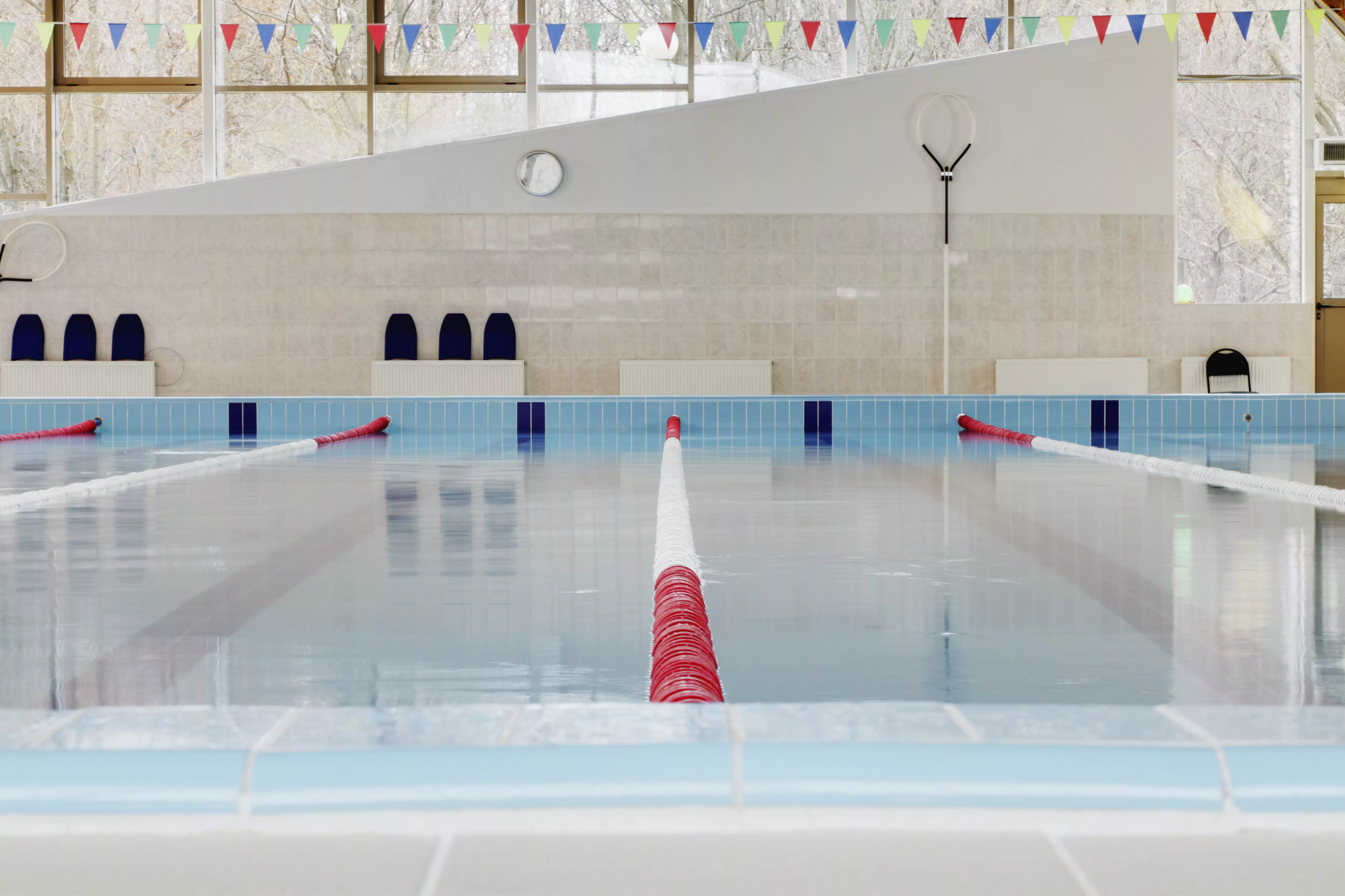 moscowrussiaindoor-swimming-pool-red-and-white-dividers-in-swim-lanes-surface-view