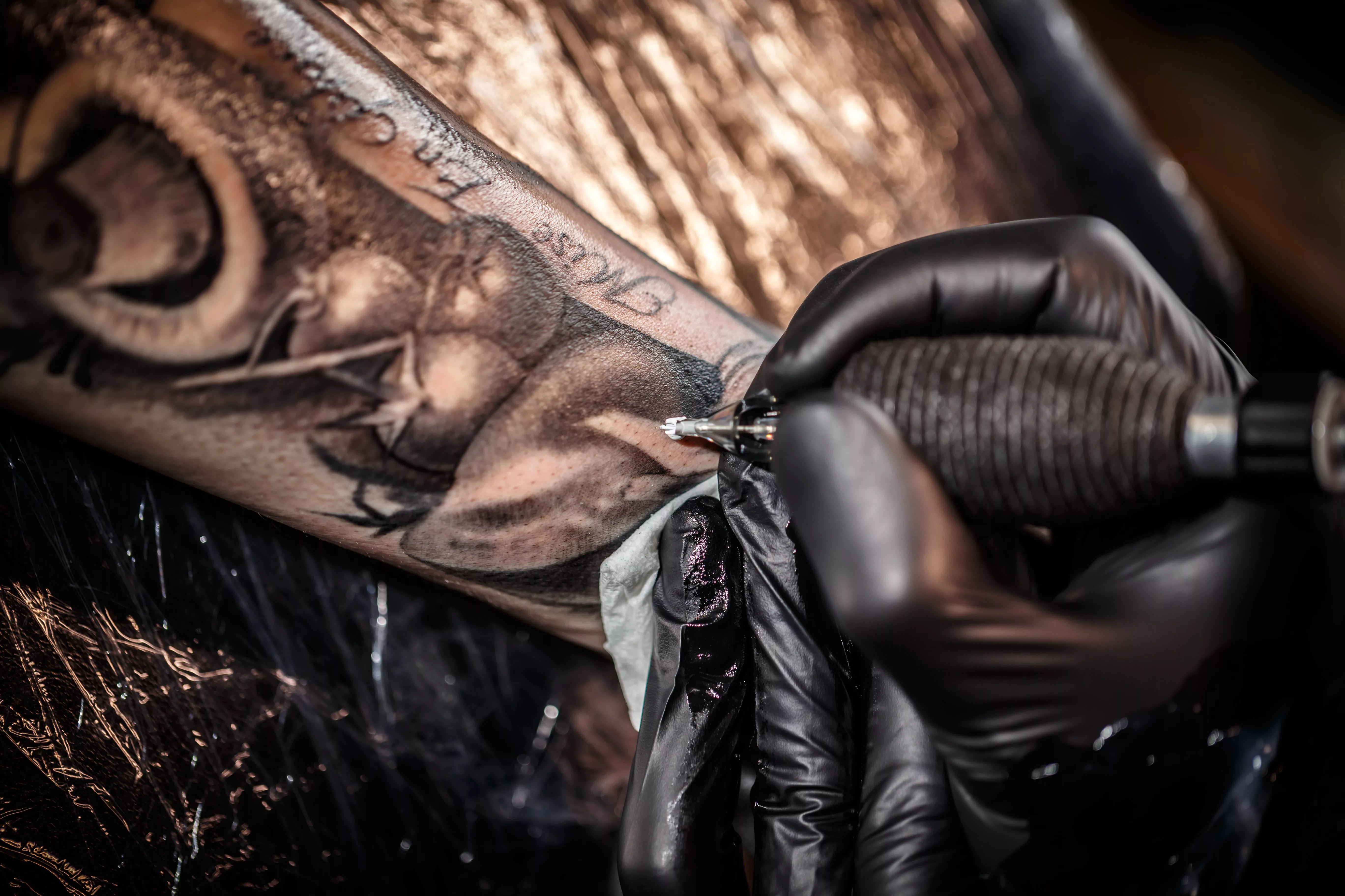 professional-tattoo-artist