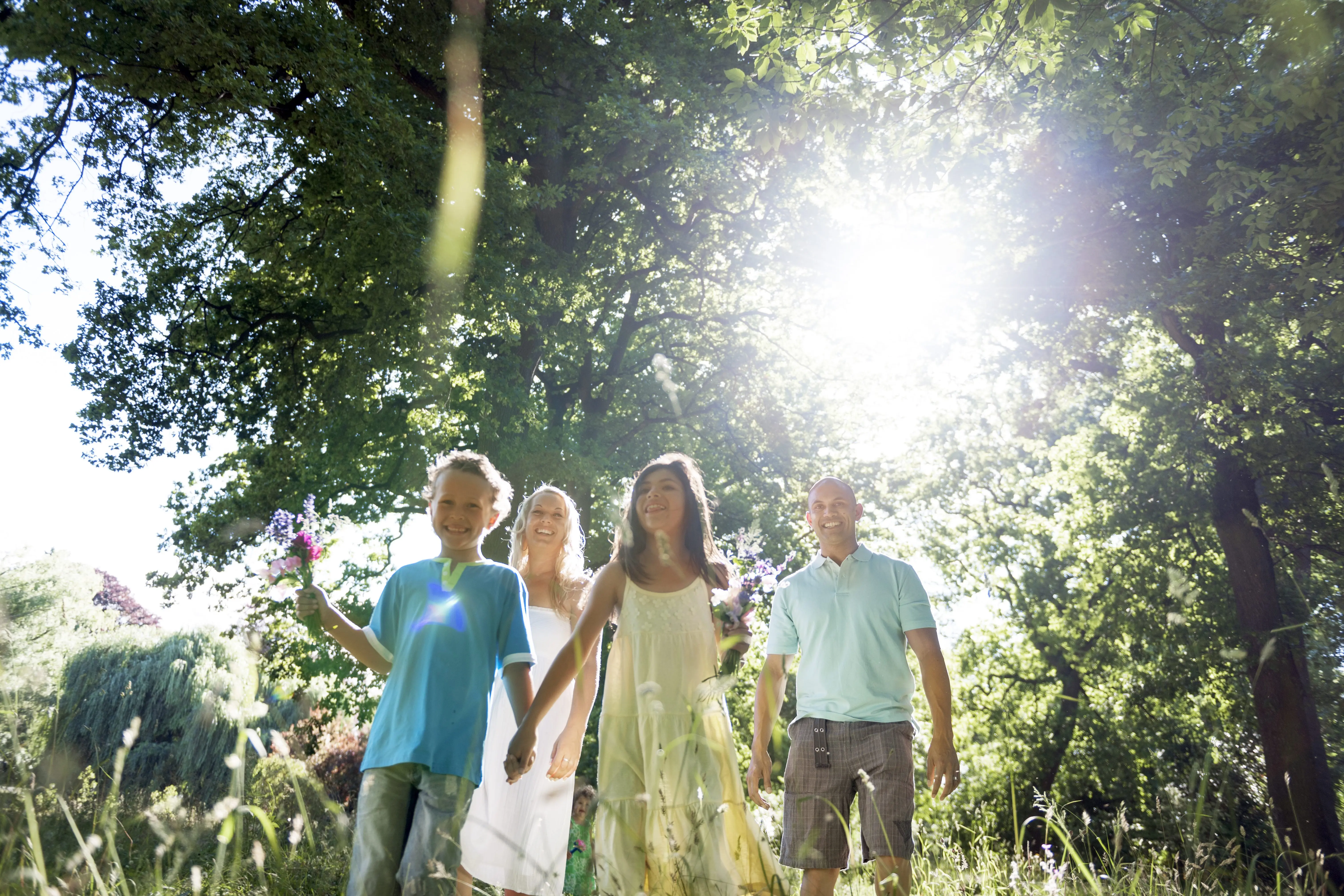 family-leisure-activity-happiness-bonding-concept