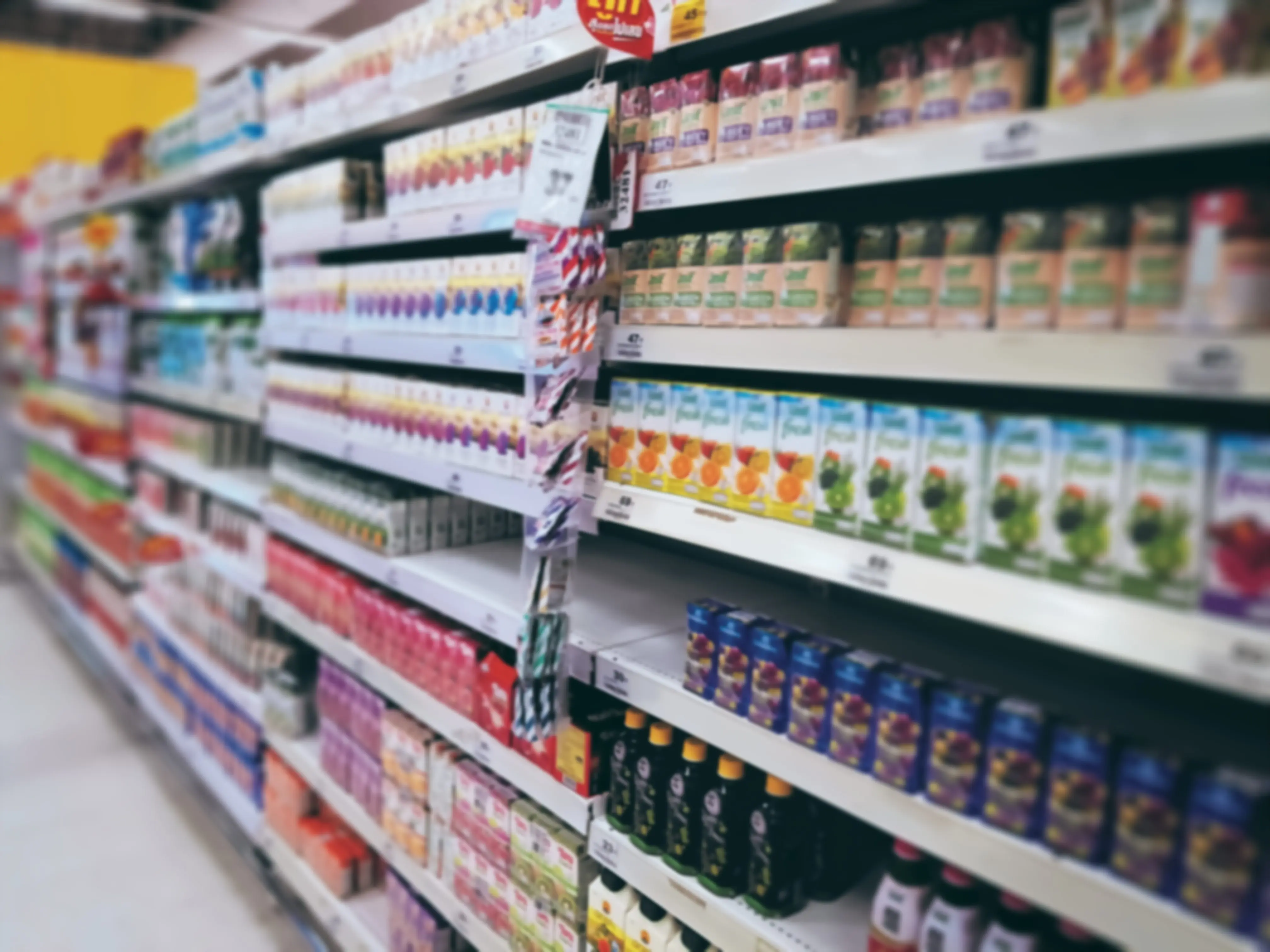blurred-background-of-juice-boxes-on-shelves-at-grocery-store