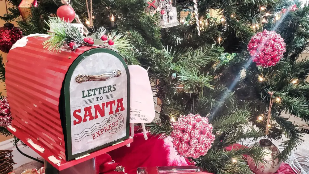 home-decorated-for-christmas-season-with-a-handy-r-2025-02-15-16-56-38-utc