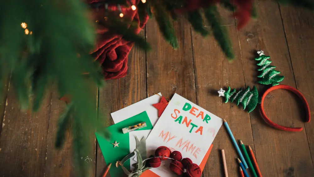 letter-to-santa-claus-on-a-wooden-floor-under-decorated-christmas-tree